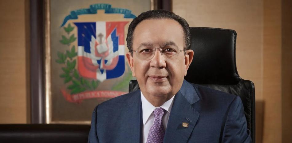 Héctor Valdez Albizu, gobernador del Banco Central.