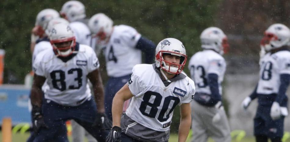 Jugadores de los Patriots en pleno entrenamiento con miras a su compromiso mas fuerte de la temporada.