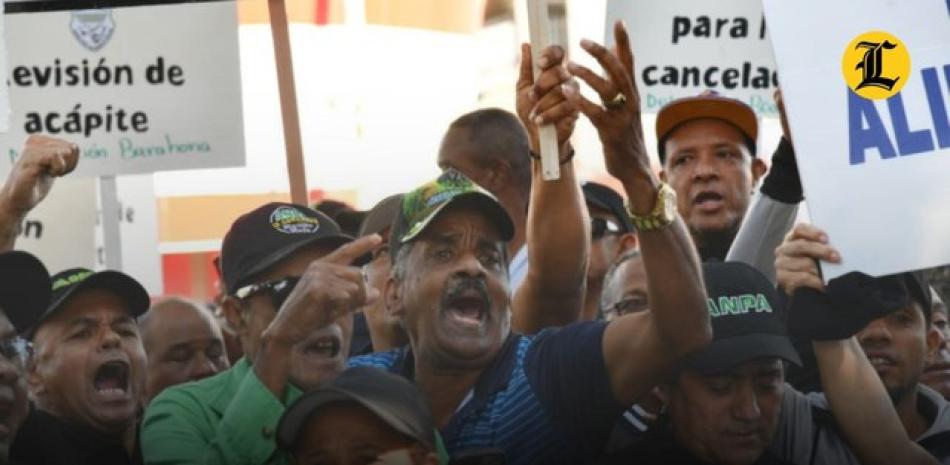 Durante el recorrido se escuchaba “esta lucha va a llegar al Palacio Nacional”, expresado por los presentes como advertencia de que no descansarán hasta ver las el resultado de lo que han trabajado durante tantos años.<br /><br />https://listindiario.com/la-republica/20260212/anpa-realiza-marcha-protesta-mejores-condiciones-vida-profesionales_893760.html