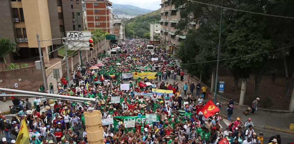Personas se manifiestan para pedir la libertad del presidente de Venezuela, Nicolás Maduro, y su esposa, Cilia Flores este viernes, en Caracas (Venezuela).