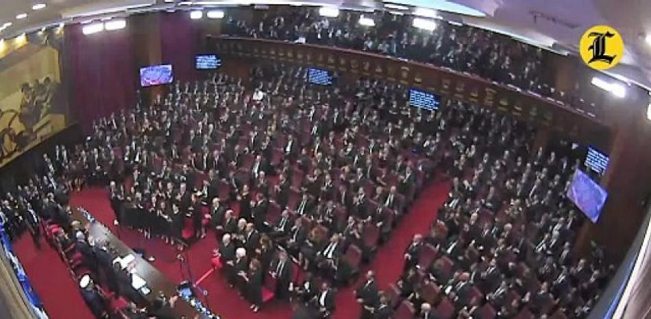 Abinader señala a Senasa y promete recuperar cada peso robado