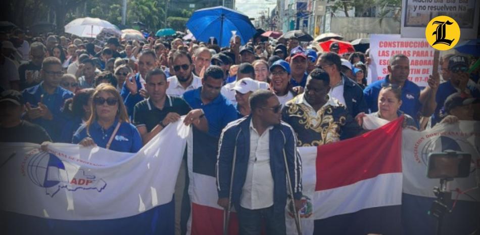 La ADP condena de manera enérgica la incapacidad presente en las autoridades educativas de la República Dominicana en todos sus niveles”, expresó Robert Arias, presidente de la seccional Este en San Francisco de Macorís.<br /><br />https://listindiario.com/la-republica/provincias/20260304/adp-paralizan-docencia-cibao-reclamo-respuestas-ministerio-educacion_896416.html