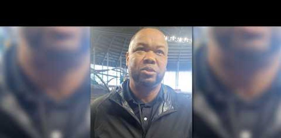 Francisco Cordero nos habla del Clasico Mundial de Beisbol y las posibilidades de RD para ganarlo

También le pude interesar estos videos:

Sergio Alcántara: "Vamos a Seguir batallando"
https://www.youtube.com/watch?v=Cscsh42uzF4

Ángel "Aroboy" Santana: "El Escogido es un legado y el legado continúa"
https://www.youtube.com/watch?v=PHQYoT5Wyvw

Miguel Tejada, Coach de Las Águilas Cibaeñas, Armando el Clasico Mundial
https://www.youtube.com/watch?v=K8uUu6SgEtU

10 preguntas rápidas para entender la final entre Escogido y Toros
https://www.youtube.com/watch?v=AxCJoL5clt0

¿Por qué LIDOM anuló un juego entre las Águilas y los Toros?
https://www.youtube.com/watch?v=Z9jH4q-GVbc

Más noticias en https://www.listindiario.com/el-deporte

Suscríbete al canal  https://bit.ly/335qMys

Síguenos
Twitter  https://twitter.com/ElDeporteListin

Facebook  https://www.facebook.com/listindiario 

Instagram https://www.instagram.com/listindiario/