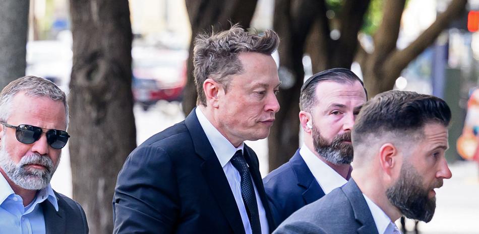 Elon Musk llega a un tribunal federal el 4 de marzo de 2026 en San Francisco, California.