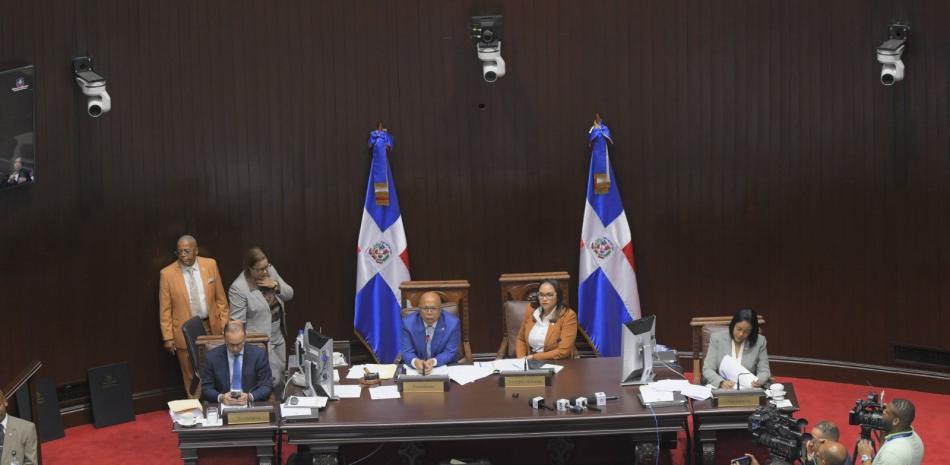 El presidente Alfredo Pacheco cierra la sesión del miércoles 18 de marzo y convoca para el próximo martes 24 de marzo, a las 10:00 a.m.