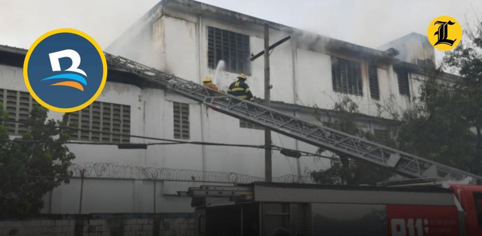 Según Frómeta Herasme, dentro de la zona existen un total de 15 unidades de contención y 150 bomberos realizando distintas actividades para tratar de extinguir el siniestro.<br /><br />https://listindiario.com/la-republica/ciudad/20260319/incendio-almacen-banreservas-esta-resuelto-75-dice-cuerpo-bomberos-dn_898499.html