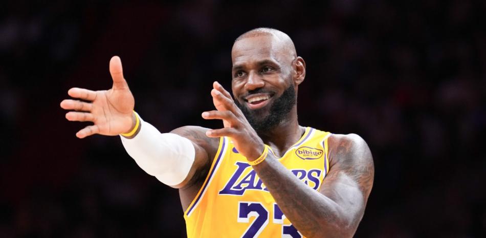LeBron James alcanzó este sábado otro hito al pasarle a Robert Parrish en mayor cantidad de partidos jugados