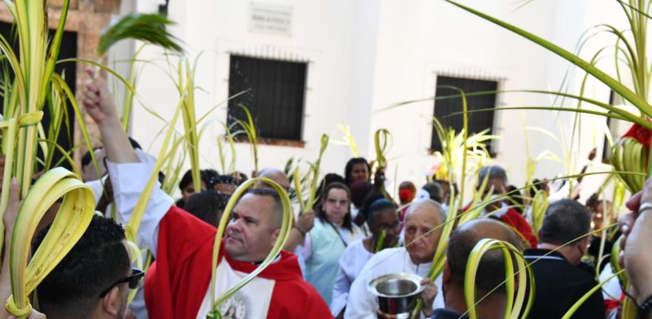 Procesión en la Zona Colonial por el día de Domingo de Ramos.