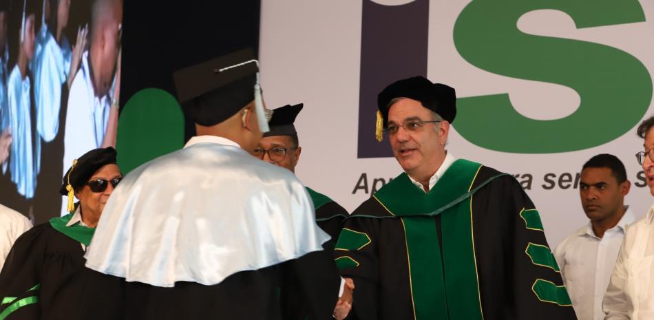 El presidente Luis Abinader encabeza graduación de 92 técnicos de la universidad ISA
