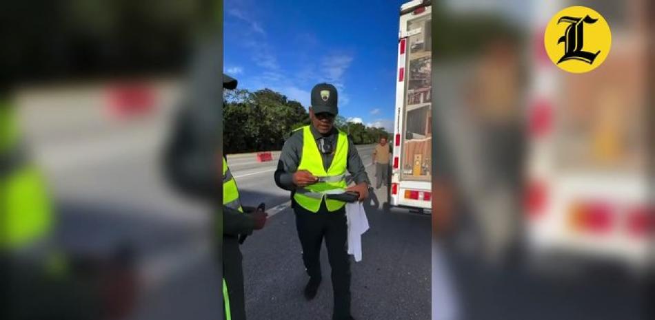 El alcalde de Las Terrenas, Eduardo Esteban (Willy), aseguró que el Ayuntamiento no respalda la prohibición total de circulación de motocicletas, pasolas, four wheels y buggys, en el peaje de El Catey medida que, según explicó, está siendo aplicada por disposiciones de instancias superiores de la Policía Nacional.