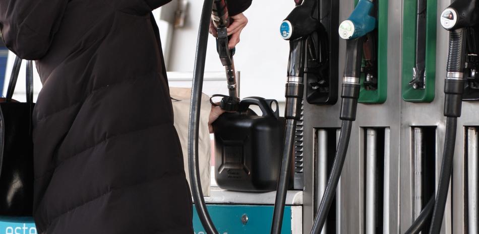 
        Los precios de los combustibles se mantendrán sin variación, anuncia el Gobierno
    