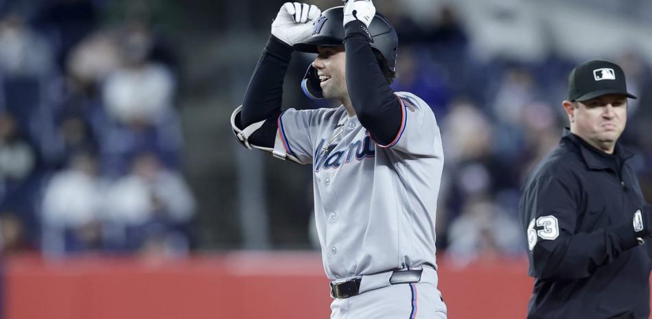 Graham Pauly muestra su regocijo luego de disparar su doblete decisivo para los Marlins