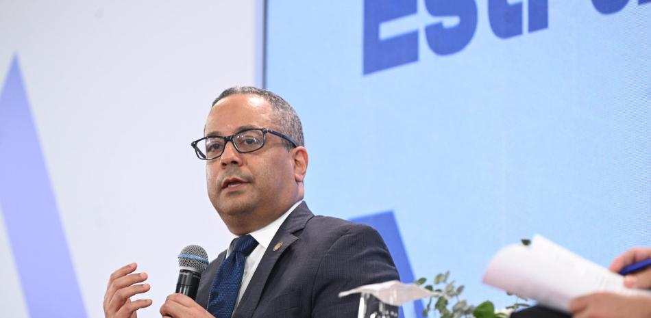 El presidente del TC, Napoleón Estévez, sostiene que reforma a la Carta Magna resolvería problemática de Alta Corte.