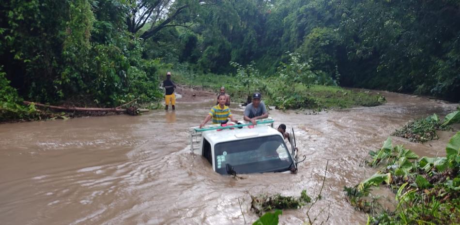 Los fuertes aguaceros provocaron inundaciones y trastornos en el tránsito.