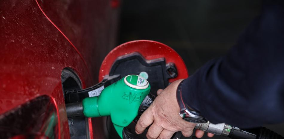 
        Gasolinas mantendrán sus precios, anuncia Industria y Comercio
    