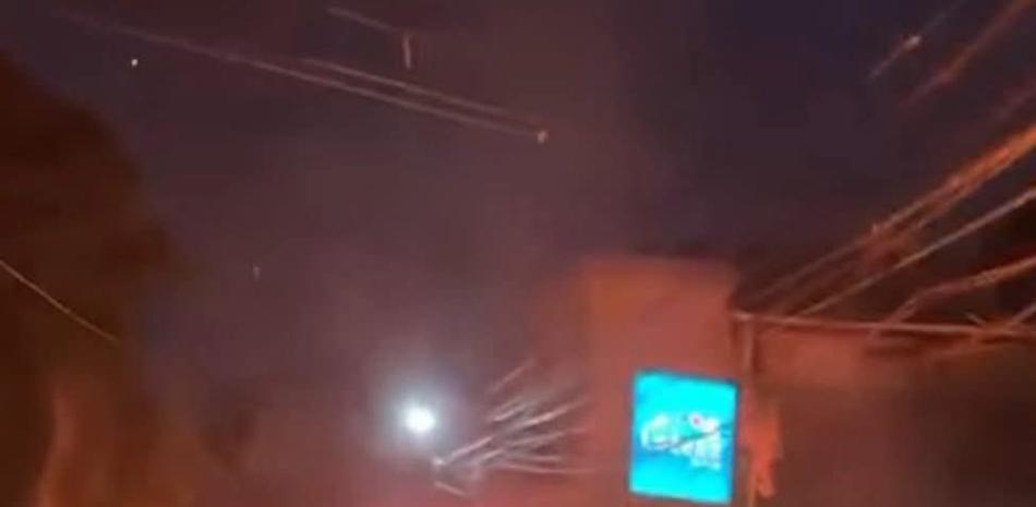 
        Protestas en El Tamarindo de Montellano en reclamo de que lleguen las ayudas tras lluvias
    