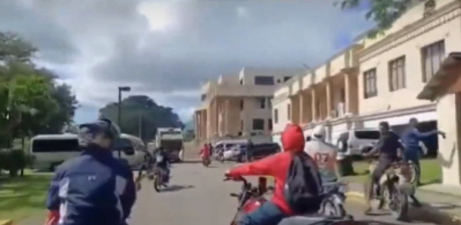 El país indignado ante brutal asesinato de chofer por una turba de motoconchistas