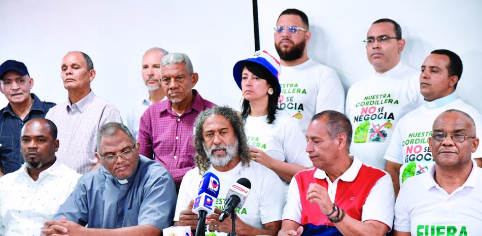 
        Movimientos ambientales llaman a movilizaciones contra exploración minera y creación de vertedero
    