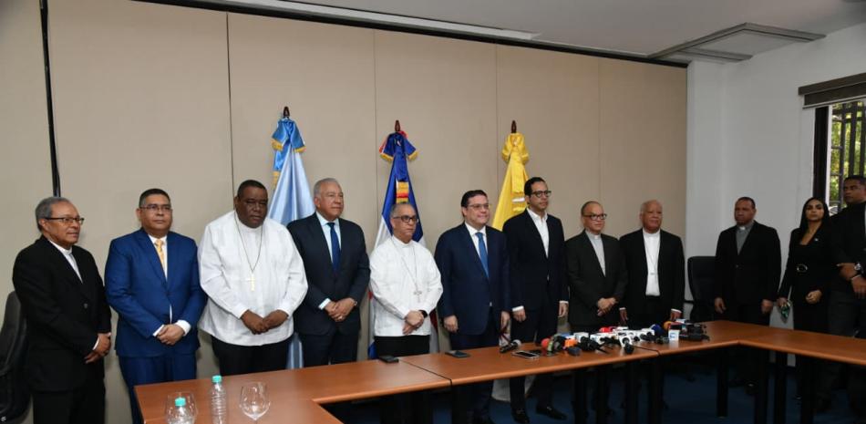 La comisión del Gobierno junto a los obispos