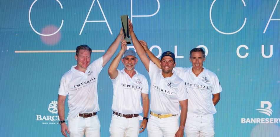 Espada- Barceló Polo Team, campeones Copa Cap Cana 2026: Pedro
Castillo Jiménez, Enrique Bonetti, Roberto García Bisonó y Toto Collardín.