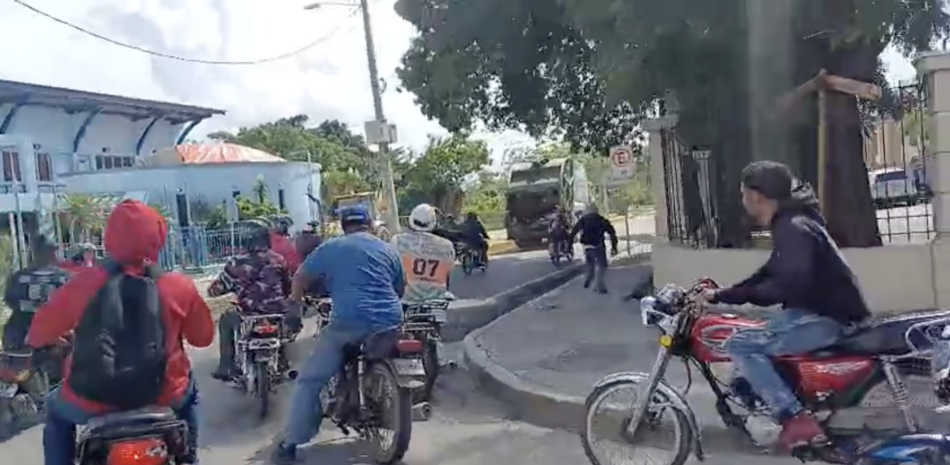 Fiscalía pide prisión preventiva a motoconchistas acusados por asesinato de chofer en Santiago