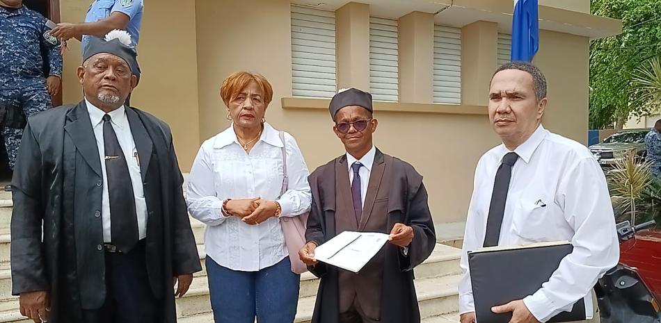 Juana Cristina Mateo, alcaldesa del municipio de Tamayo y sus abogados.