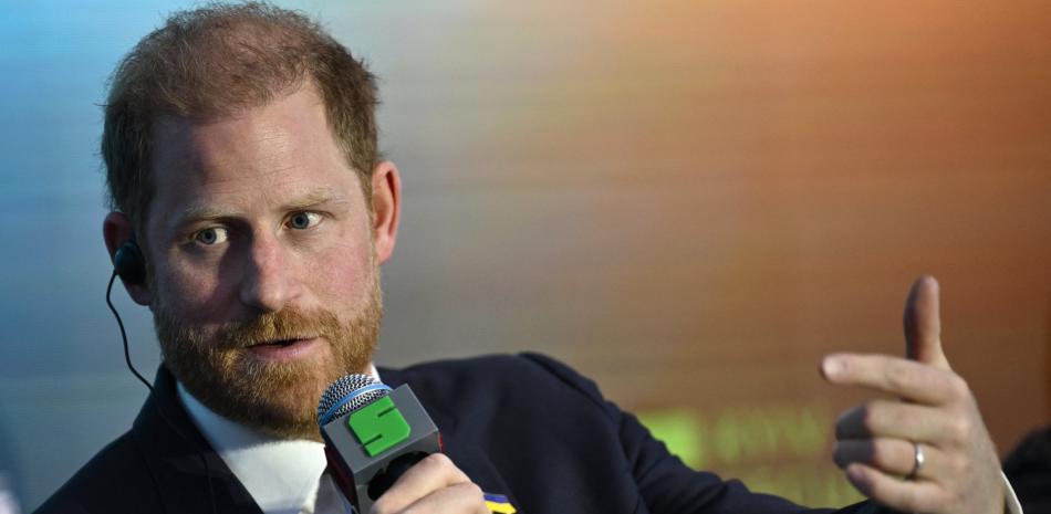 El príncipe Harry de Gran Bretaña, duque de Sussex, responde preguntas durante el Foro de Seguridad de Kiev, en Kiev, el 23 de abril de 2026. (Foto de Genya Savilov