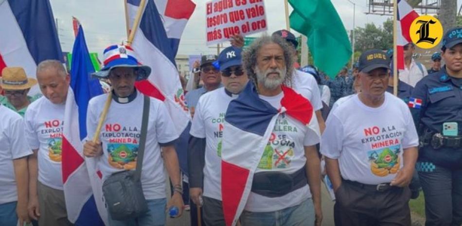 La movilización se desarrolló pese a que el Gobierno dominicano ha negado que exista la intención de autorizar explotación minera a gran escala en esa área<br /><br />https://listindiario.com/la-republica/20260424/campesinos-marchan-santiago-exploracion-minera-cordillera-septentrional_903112.html
