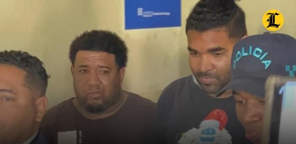 Tanto los abogados de los imputados, como el defensor legal de la familia de Deivy, expresaron su conformidad con la medida impuesta por el Tribunal<br /><br />https://listindiario.com/la-republica/20260427/tres-meses-prision-preventiva-siete-imputados-muerte-deivy-abreu_903457.html