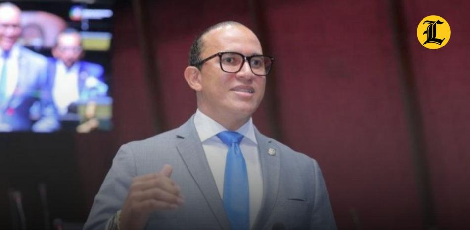 “No puedo opinar porque todavía no tengo ninguna documentación, ningún estudio que diga si es factible o no es factible”, dijo el presidente Luis Abinader al conversar con el diputado Frank Ramírez sobre la propuesta de explotación minera en la provincia San Juan.<br /><br />https://listindiario.com/la-republica/20260428/abinader-le-dice-diputado-opinar-documentacion-sobre-mineria-san-juan_903596.html