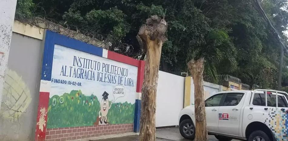 Quejas por condiciones de politécnico en Santiago