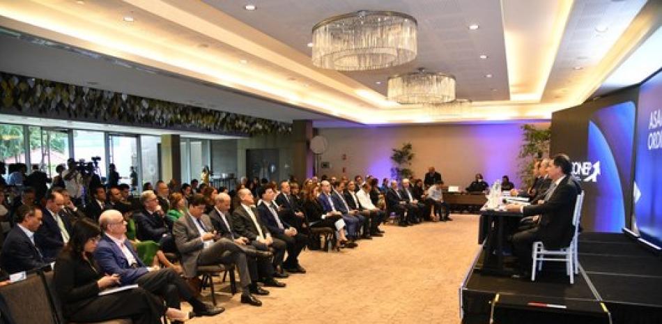 Al sostener un segundo encuentro con la comisión gubernamental designada por el presidente Luis Abinader, el presidente del Consejo Nacional de la Empresa Privada (Conep) indicó que el alza de los combustibles ha sido el principal problema a enfrentar durante las últimas semanas.<br /><br />https://listindiario.com/economia/20260429/precio-combustibles-principal-preocupacion-empresarios_903815.html