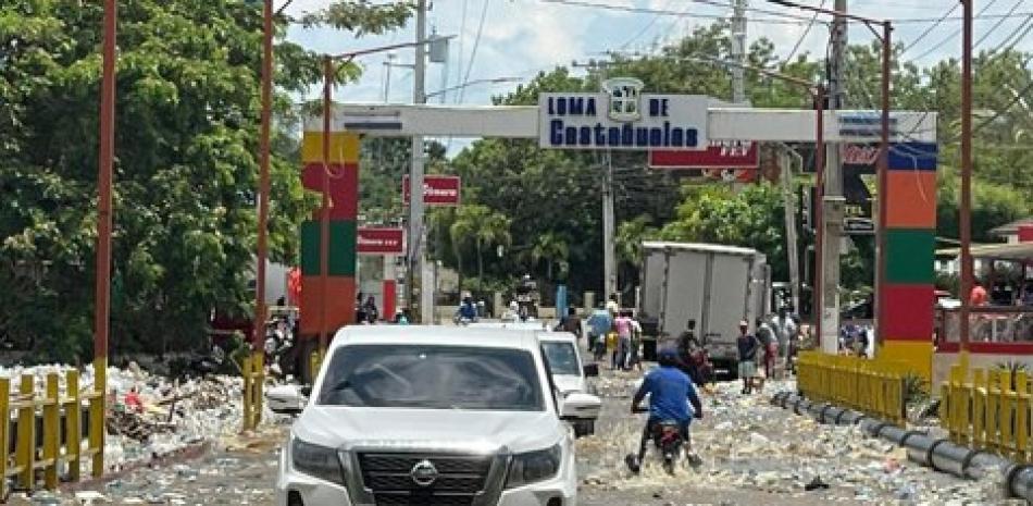 Varias comunidades quedaron incomunicadas este miércoles tras la crecida del río Yaque del Norte, a su paso por el municipio de Castañuelas, como consecuencia de las constantes lluvias registradas en la zona.<br /><br />https://listindiario.com/la-republica/20260429/comunidades-quedan-incomunicadas-crecida-rio-yaque-norte-castanuelas_903743.html