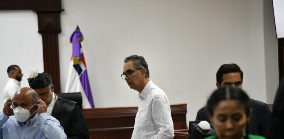 
        Juez mantiene prisión preventiva a Santiago Hazim y otros seis imputados en caso Senasa
    