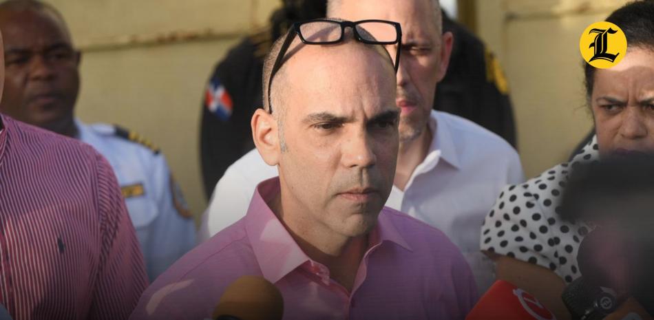 30 años después, Mario Redondo sale de prisión



También le pude interesar estos videos:

Rosvely Pérez, sobreviviente del Jet Set: Mi vida es diferente después de eso https://youtu.be/WxrzgGFzcPQ

Lourdes de la Maza, hija de uno de los hombres que ajustició a Trujillo: “Duré dos meses encerrada” https://youtu.be/0tqWjfR9fwE

Los detalles ocultos del complot contra Trujillo: Los revela Juan Daniel Balcácer https://youtu.be/HUqQJhFVmkc

Miguelina, Aname y Gloria: tres vidas marcadas por el Jet Set por la muerte de Karla Lantigua https://youtu.be/S2TVwIW6jvI

“Mi papá era un civil, un ciudadano… en el ajusticiamiento”, dice hijo de Antonio Imbert Barrera https://youtu.be/H9o1uZ20cx4

Más noticias en https://listindiario.com/

Suscríbete al canal  https://bit.ly/335qMys

Síguenos
Twitter  https://twitter.com/ListinDiario 

Facebook  https://www.facebook.com/listindiario 

Instagram https://www.instagram.com/listindiario/
