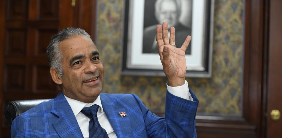 Ministro exhorta a cambiar percepción sobre la minería en el país