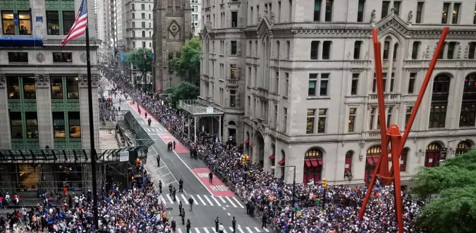 Los Knicks celebran su título de la NBA con un desfile multitudinario