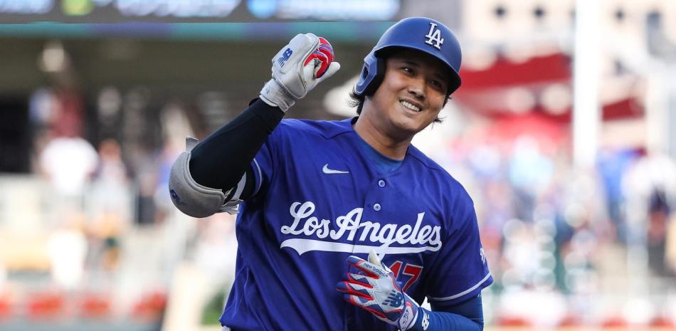 Shohei Ohtani mientras recorría las bases luego de pegar un jonrón solitario en el primer inning contra los Mellizos.