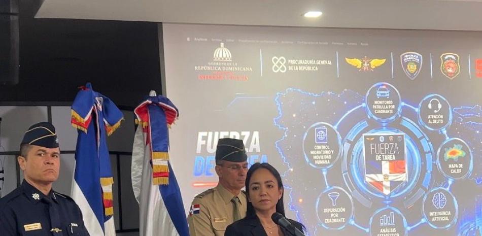 La ministra de Interior y Policía, Faride Raful, habla en la reunión del Plan de Seguridad Ciudadana.
