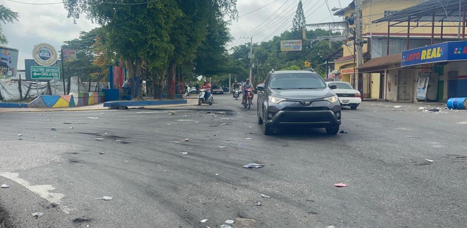 El paro fue convocado por el Frente de Lucha Popular de Licey al Medio y otras organizaciones comunitarias.