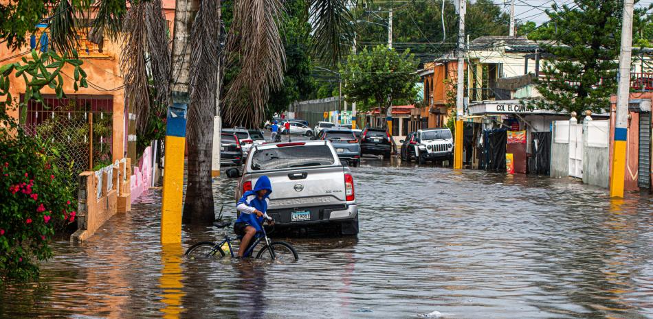 Lluvias provocan inundaciones en el Gran Santo Domingo.