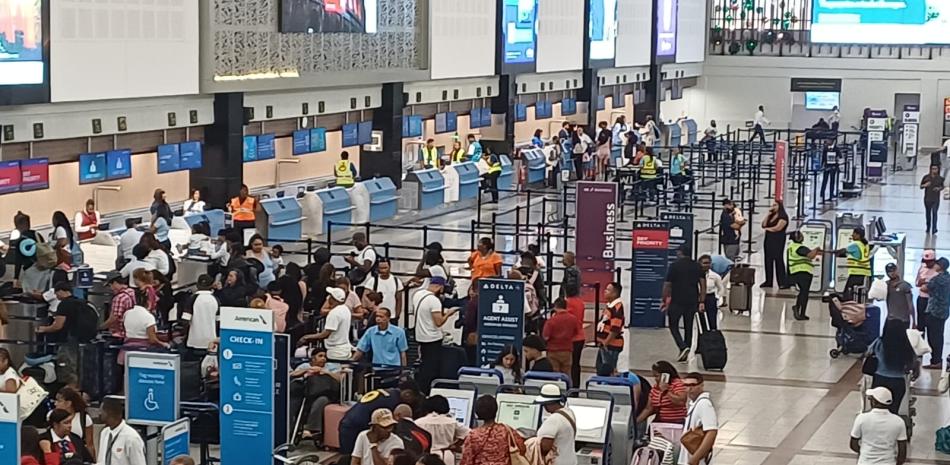 Pasajeros en el Aeropuerto Las Américas