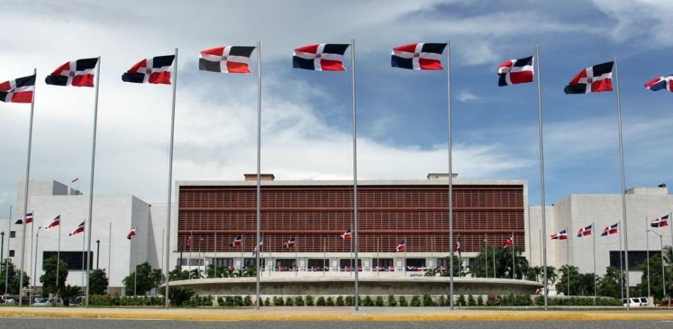 Con la entrada en vigencia de una nueva ley se suspendieron los registros de proveedor de once senadores.