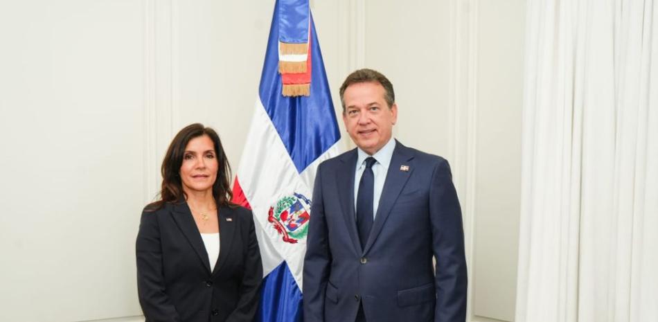 Nuevo canciller Bisonó se reúne con embajadora de Estados Unidos, Leah Campos