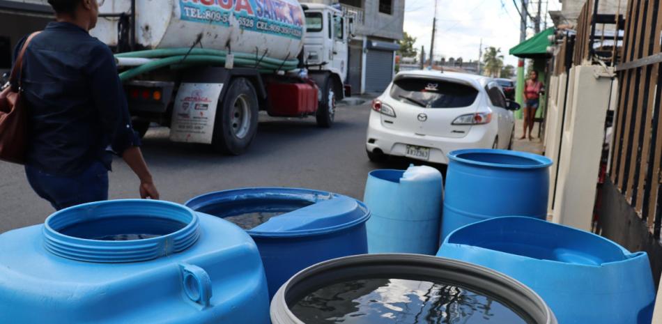 Las Charcas lleva dos meses sin recibir agua potable