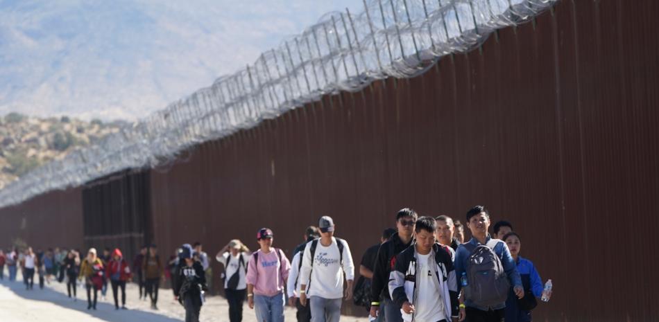 Aumento sin precedentes en cruces fronterizos de EE. UU.: La migración dominicana lidera llegadas