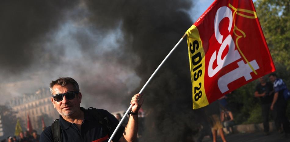Intensas protestas y huelgas sacuden Francia en reclamo de mejoras salariales y presupuestarias