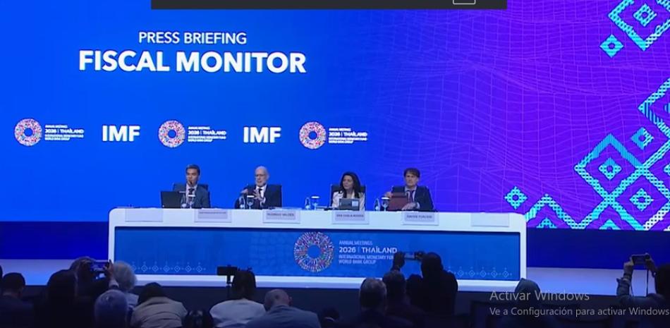 El informe Monitor Fiscal fue presentado por el director del Departamento de asuntos Fiscales del FMI, Rodrigo Valdés; junto a Era Dabla-Norris, subdirectora del departamento y Davide Furceri, jefe de división.