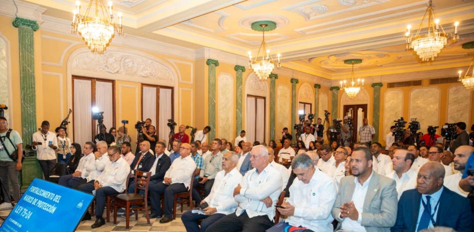 Los arroceros se reunieron con una delegación del Gobierno encabezada por la vicepresidenta de la República, Raquel Peña, y el ministro Administrativo de la Presidencia, Andrés Bautista.