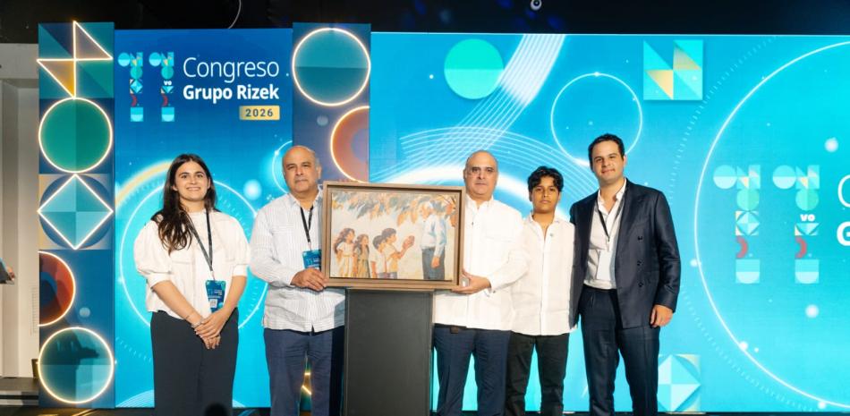Grupo Rizek celebra encuentro centrado en el criterio humano ante la era de la inteligencia artificial